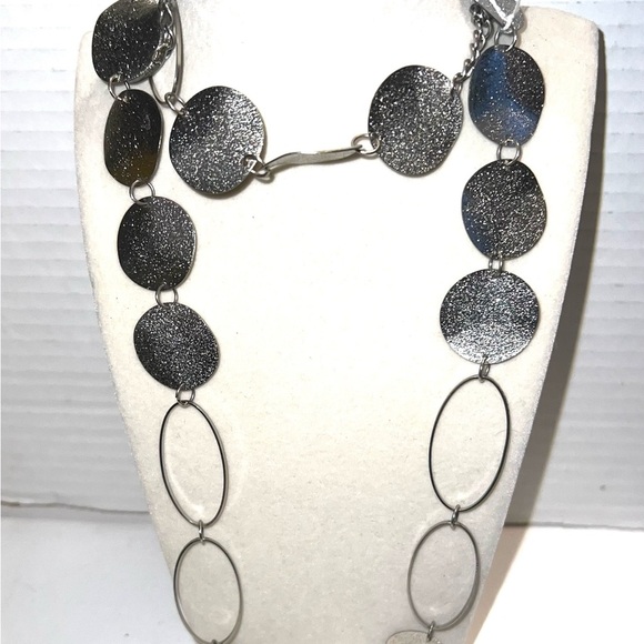 Elegant Silver Circle Necklace - Picture 1 of 3